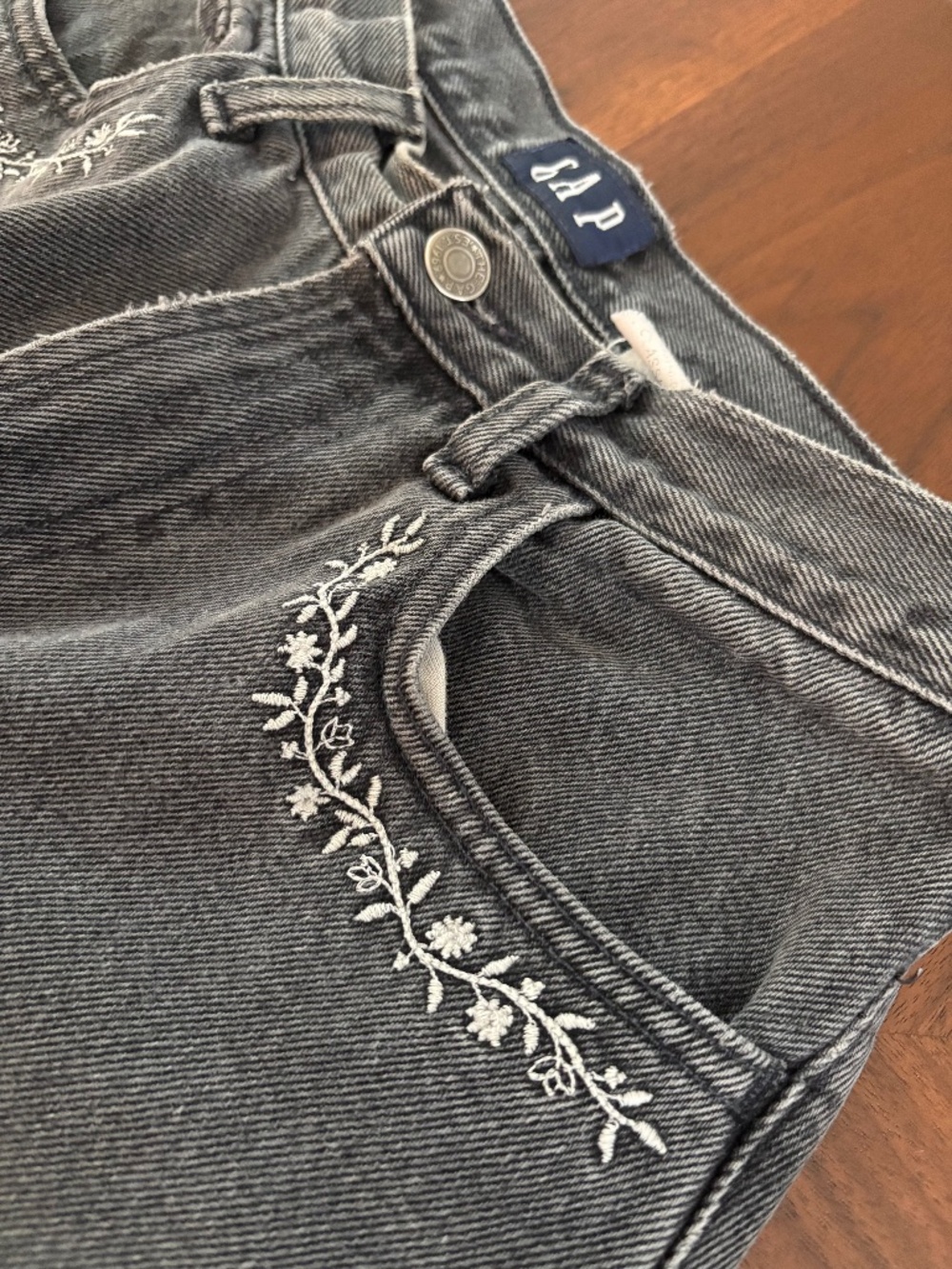 Vintage Y2K Gap Embroidered Women’s US0 25x28 Grey High Rise Straight Leg Jeans